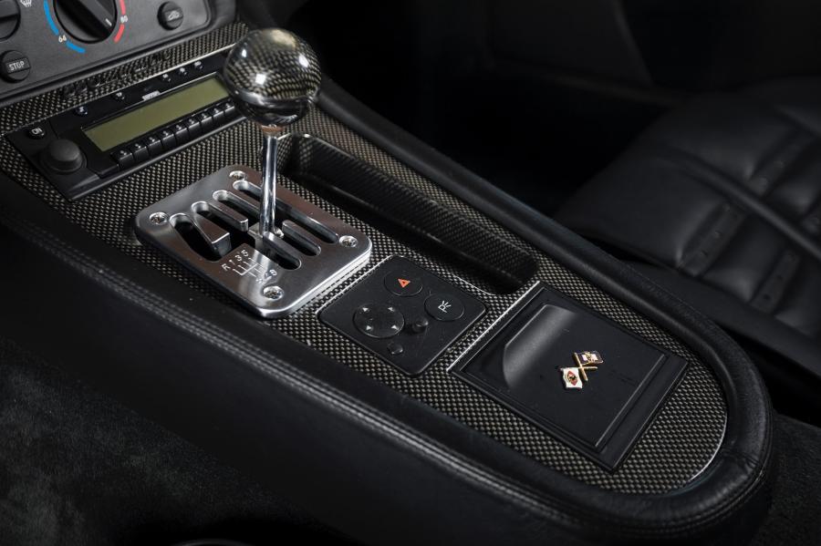 Детали интерьера Ferrari 550 Maranello 2000 года  (фото 41 из 112)
